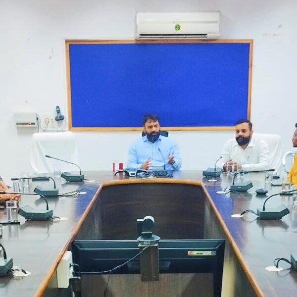 छत्तीसगढ़ दर्शन के तहत जशपुर पहुंचे 2024 बैच के डिप्टी कलेक्टरों ने कलेक्टर रोहित व्यास से की सौजन्य भेंट