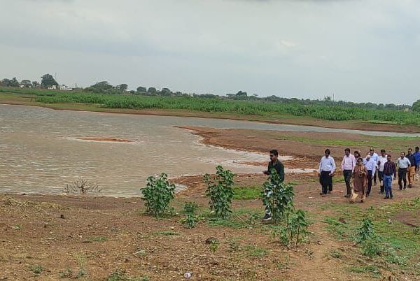 कलेक्टर ने जल प्रदूषण के कारण मछलियों की मृत्यु होने की सूचना प्राप्त होने पर टीम गठित कर संयुक्त निरीक्षण करने के दिए निर्देश…