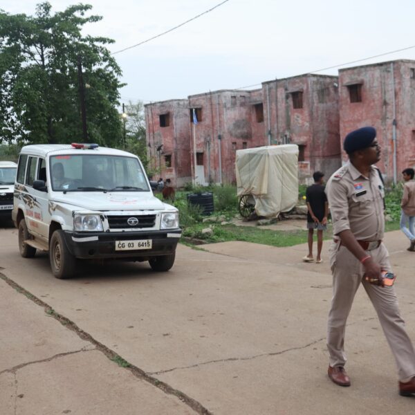 पुलिस ने मुसाफिरों/फेरी वालों, अवैध अप्रवासी भारतीय तथा गुण्डा बदमाश व संदिग्धो की पहचान हेतु अटल आवास पेंड्री में लगभग 400 से अधिक घरों को किया चेक…..