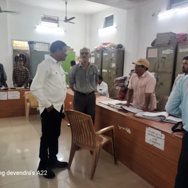 महापौर ने किया कार्यालय का आकस्मिक निरीक्षण, समय पर उपस्थित होने दिये निर्देश….