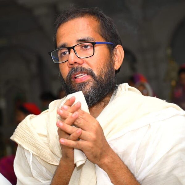 बाप दमड़ी देख रहा है और बेटा चमड़ी देख रहा है इसलिए हो रहे कलह -मुनि वीरभद्र