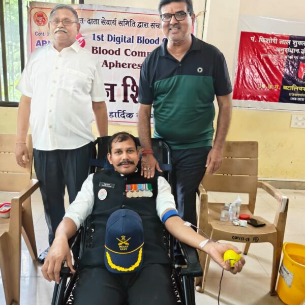 नक्सल हमले में शहीद जवानों की याद में पूर्व सैनिकों ने किया रक्तदान……