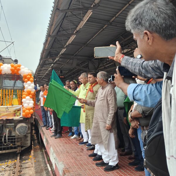 अयोध्या रामलला के दर्शन को बिलासपुर रेलवे स्टेशन से  विशेष ट्रेन को हरी झंडी दिखाकर किया गया रवाना…..