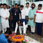 मुख्यमंत्री ने स्वर्गीय निखिल कश्यप को दी श्रद्धांजलि, शोक संतप्त परिजनों से की मुलाकात…..