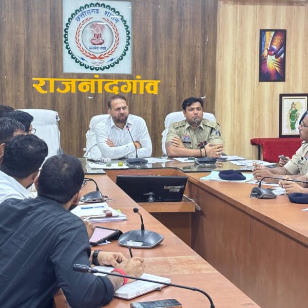 कलेक्टर एवं पुलिस अधीक्षक ने कानून व्यवस्था की समीक्षा की…..