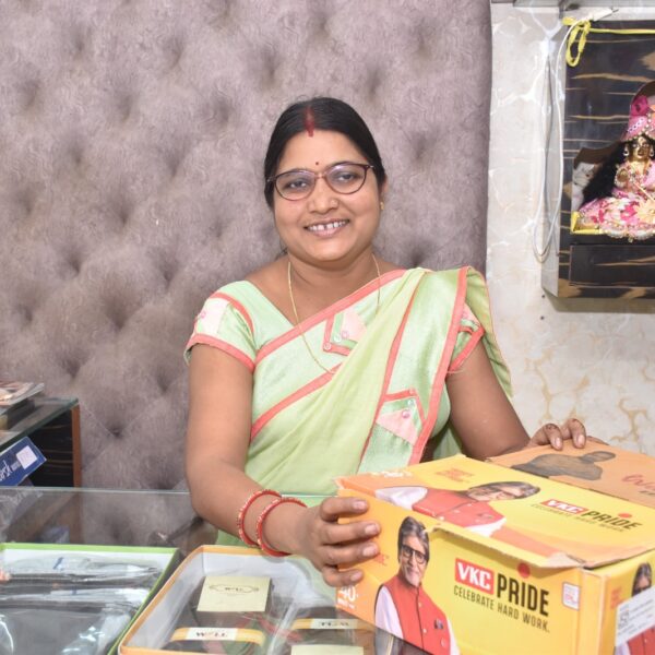 लखपति दीदी श्रीमती ममता देवांगन ने सफलता की लिखी इबारत, बूट हाऊस से वार्षिक आय लगभग 5 लाख रूपए…..