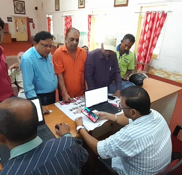 नगर निगम टाउन हॉल में एच.एस.आर.पी. नम्बर प्लेट के लिये दो दिवसीय शिविर, पार्षदो, अधिकारियो व कर्मचारियो मे दिखा उत्साह….