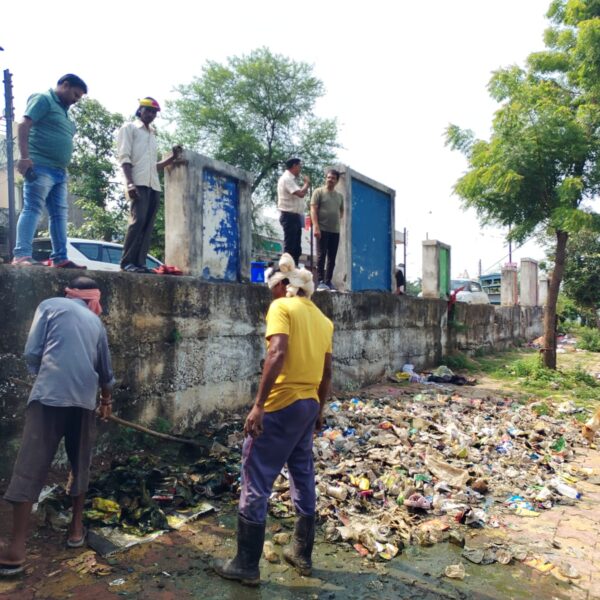 आयुक्त ने वार्डो में साफ सफाई का लिया जायजा….