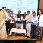 संपूर्णता अभियान में उत्कृष्ट कार्य करने वाले आकांक्षी जिलों और विकासखंडों को मुख्यमंत्री ने किया पुरस्कृत…..