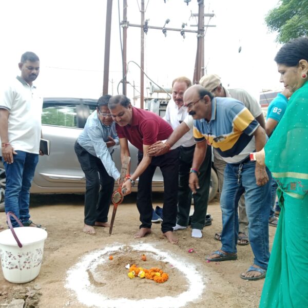 नेहरू नगर मे सुविधा विस्तार के लिए महापौर ने किया भूमिपूजन…..