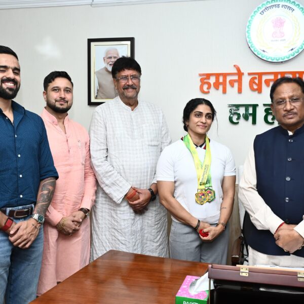 एशियन अफ्रीकन पैसिफिक पावरलिफ्टिंग चैंपियनशिप की स्वर्ण पदक विजेता सुश्री नमी राय पारेख ने मुख्यमंत्री से की मुलाकात…..