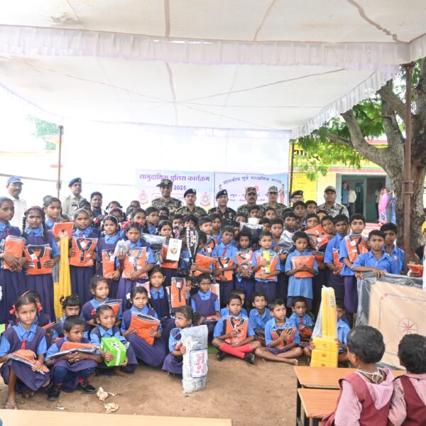 अति संवेदनशील नक्सल प्रभावित क्षेत्र ग्राम परवीडीह एवं पारडी में सामुदायिक पुलिसिंग कार्यक्रम संपन्न…..