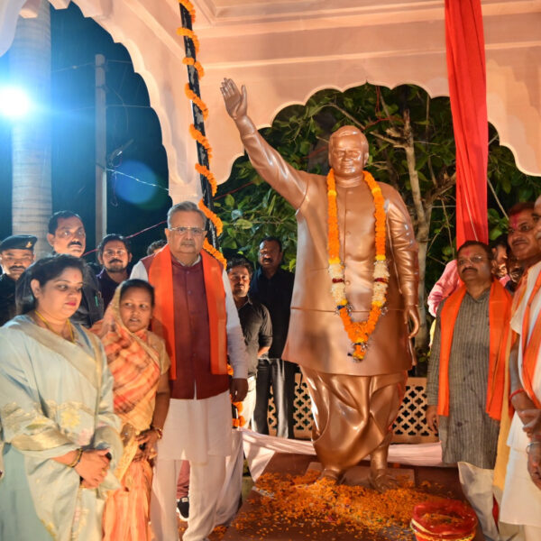 अटल परिसर का लोकार्पण निगम के प्रमुख पदाधिकारियो के मार्गदर्शन में सम्पन्न….