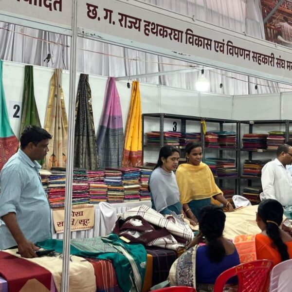 बीटीआई ग्राउण्ड शंकर नगर में लगी ग्रामोद्योग प्रदर्शनी को मिल रहा शानदार प्रतिसाद…..