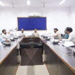 धान उपार्जन हेतु जिले में तैयारियों की अपर कलेक्टर ने ली जानकारी, शेष धान का एक सप्ताह में उठाव हेतु दिए निर्देश….