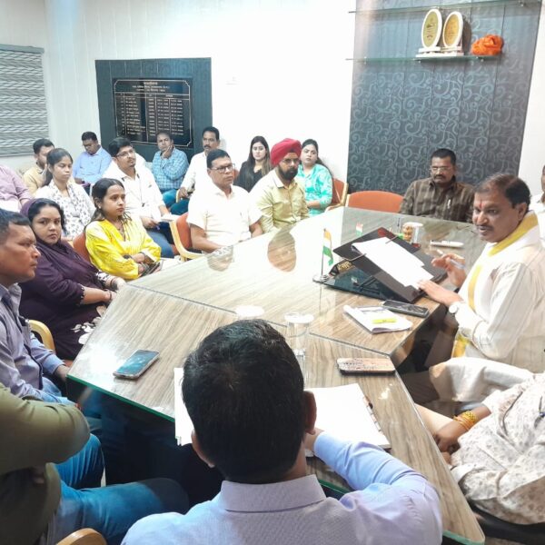 महापौर ने ली विभागीय बैठक, गणेश पर्व को देखते हुए पेचवर्क करने, विद्युत व्यवस्था दुरूस्त करने के दिए निर्देश….