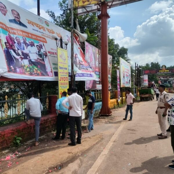सड़क किनारे अवैध बैनर पोस्टर को लेकर SSP सख्त….