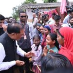 बाढ़ प्रभावितों के बीच पहुँचे मुख्यमंत्री, अधिकारियों को राहत एवं पुनर्वास कार्यों में तेजी लाने के निर्देश….