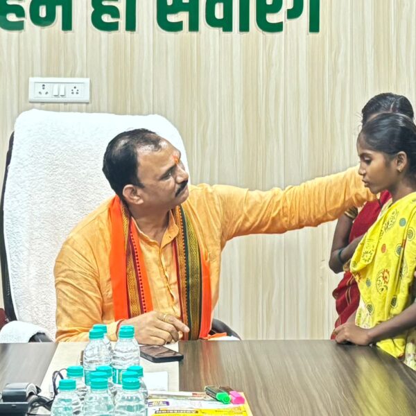 खर्च की चिंता मत करें, सरकार पूरी जिम्मेदारी लेगी–स्वास्थ्य मंत्री श्याम बिहारी जायसवाल…..