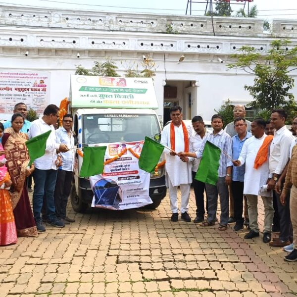 52 वार्डो में पीएम सूर्य घर मुफ्त बिजली योजना के प्रचार-प्रसार के लिए सूर्य रथ को नगर निगम अध्यक्ष ने दिखाई हरी झंडी….