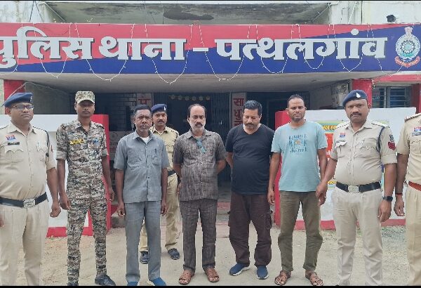 जादुई कलश के नाम पर हजारों लोगों से करोड़ों की ठगी करने वाले, चार ठगों को पुलिस ने किया गिरफ्तार….