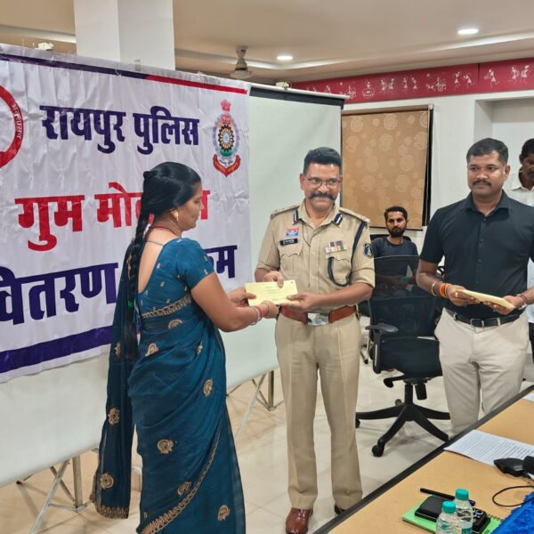 पुलिस द्वारा लगभग 20 लाख रूपये कीमत के गुम हुए कुल 100 नग मोबाईल फोन को ढूंढ कर मोबाईल फोन स्वामियों को किया गया सुपुर्द….