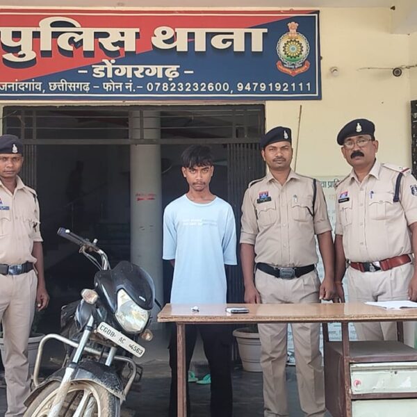 मोबाइल एवं मोटर सायकल लेकर भागने वाले चोर को 07 घण्टे के भीतर पुलिस ने किया गिरफ्तार….