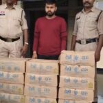 नीली बत्ती से शराब तस्करी करते एक आरोपी गिरफ्तार, 16 पेटी अवैध महाराष्ट्र निर्मित शराब व बोलेरो वाहन जप्त…..