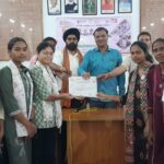 महापौर ने किया सफाई मित्र, स्वच्छता दीदीयों, ओमेन फार ट्री की महिलाओ, एन.एस.एस. के विद्यार्थी एवं संत निरंकारी मण्डल के पदाधिकारियो का सम्मान……