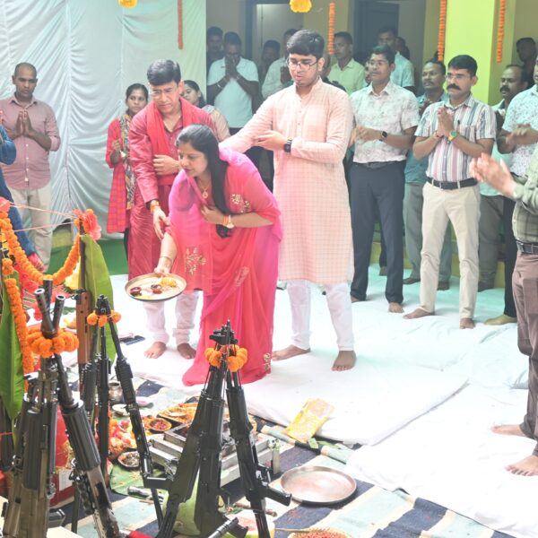 पुलिस अधीक्षक ने की विजयादशमी पर्व में शस्त्र व वाहन पूजा….