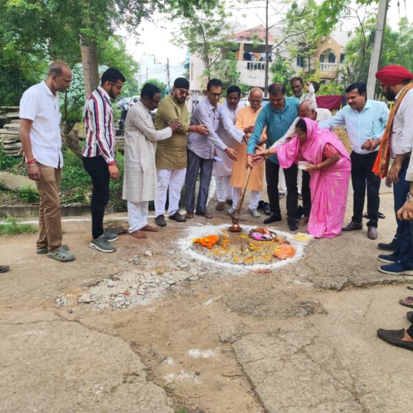 वार्ड नं. 15 में 16.44 लाख एवं वार्ड नं. 19 में 26 लाख के विकास कार्यों का महापौर ने किया भूमिपूजन….