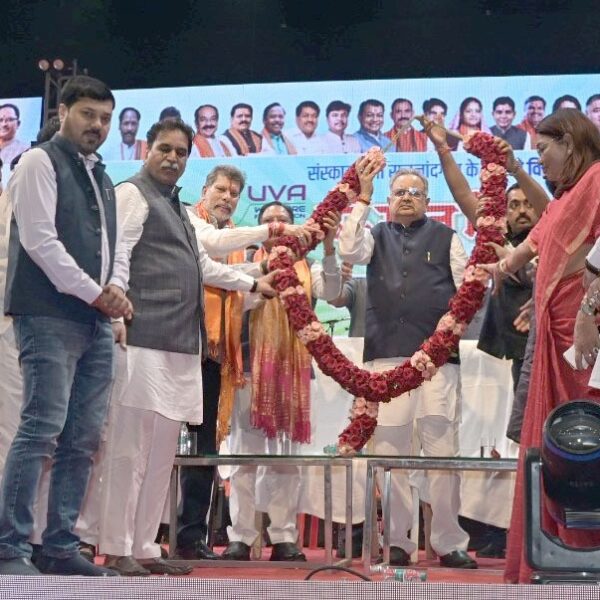 मुख्यमंत्री एवं विधानसभा अध्यक्ष ने कैलाश खेर राग नांदगांव कार्यक्रम में की शिरकत….