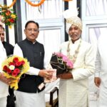 मुख्यमंत्री ने भेंट कर धर्मगुरु गुरु बालदास साहेब जी को जन्मदिन की दी शुभकामनाएं….