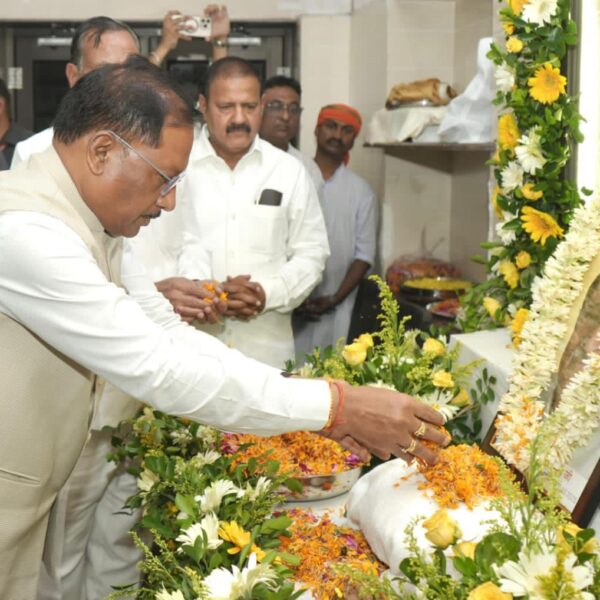 मुख्यमंत्री ने पूर्व विधानसभा उपाध्यक्ष स्वर्गीय श्री बनवारी लाल अग्रवाल को दी श्रद्धांजलि…..