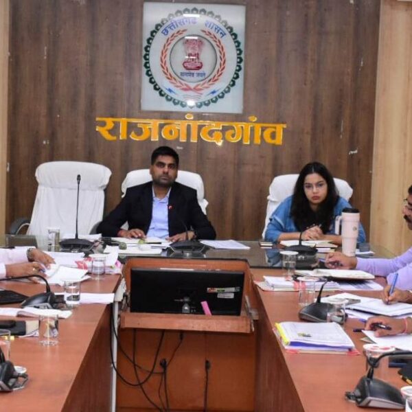 फील्ड में निरीक्षण कर कार्यों में गति लाएं  अधिकारी : कलेक्टर