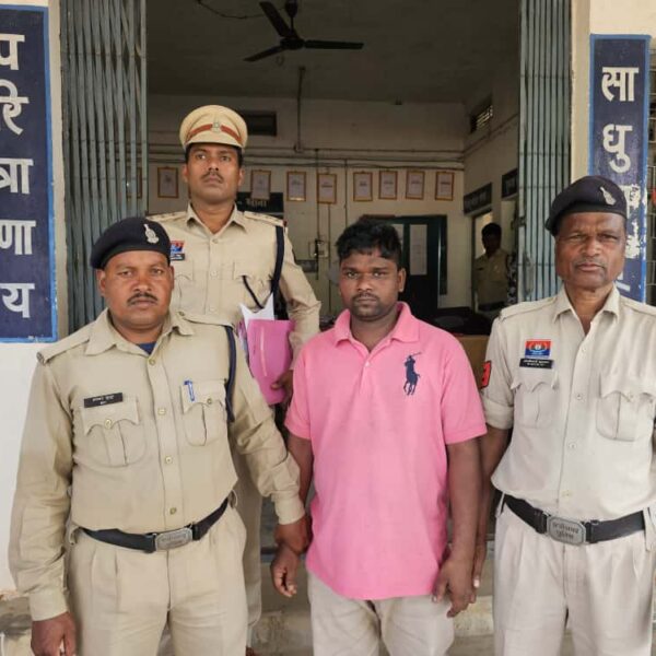 सोशल मीडिया पर की दोस्ती, मोबाइल पर की वर्चुअल शादी, ब्लैकमेल कर सुहागरात मनाने दोस्त को भेजना पड़ा महंगा, आरोपी गिरफ्तार….