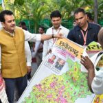 पेंटर शिवकुमार निराला ने मुख्यमंत्री विष्णु देव साय को भेंट किया विशिष्ट ‘राजनीतिक मानचित्र’…