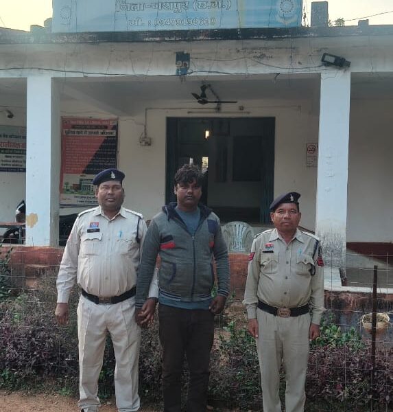 महिला का अश्लील फोटो वायरल करने वाला आरोपी गिरफ्तार….