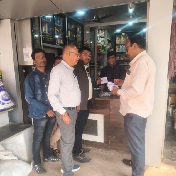 झिल्ली पन्नी पर प्रतिबंध लगाने निगम की टीम पहुॅची आज नंदई एवं तुलसीपुर, 5 हजार रूपये जुर्माना, 5 किलो झिल्ली पन्नी की जप्ती….