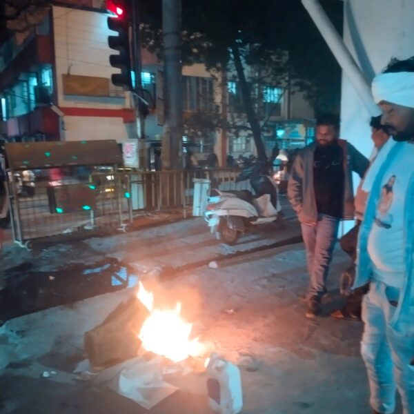 ठंड बढऩे पर नगर निगम द्वारा शहर के 6 स्थानों पर अलाव की सुविधा….