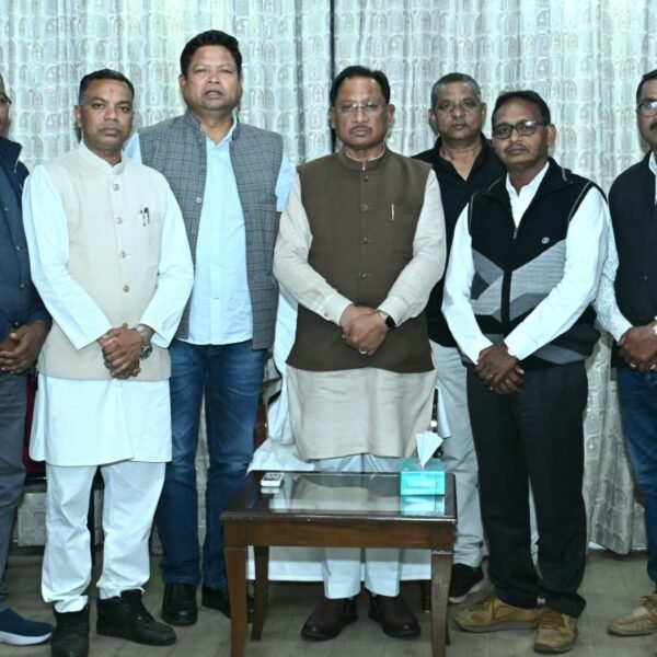 मुख्यमंत्री से हल्बा-हल्बी समाज के प्रतिनिधिमण्डल ने की सौजन्य मुलाकात….