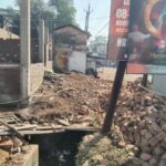 लखोली बैगापारा के सडक में रेत गिट्टी का ढेर, मलमा मण्डप के तहत 2 हजार रूपये जुर्माना…