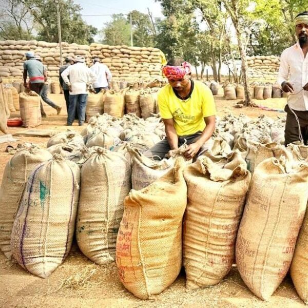 धमतरी में रिकॉर्ड रफ्तार से धान खरीदी,किसानों को 409 करोड़ का हुआ भुगतान….