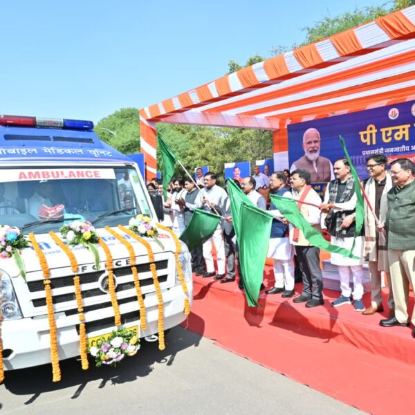 दूरस्थ आदिवासी अंचलों को स्वास्थ्य की नई राह — मुख्यमंत्री साय ने 57 मोबाइल मेडिकल यूनिट वाहनों को दिखाई हरी झंडी…..