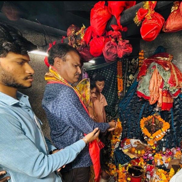 महापौर मधुसूदन यादव ने शीतला माता मंदिर में पूजा अर्चना कर नगरवासियों की, खुशहाली की कामना….