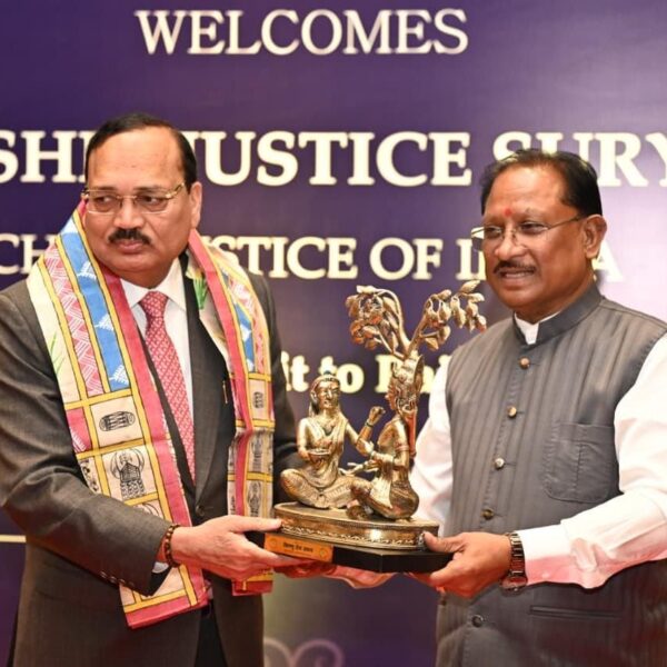 मुख्यमंत्री ने भारत के मुख्य न्यायाधीश न्यायमूर्ति श्री सूर्यकांत का किया आत्मीय स्वागत….