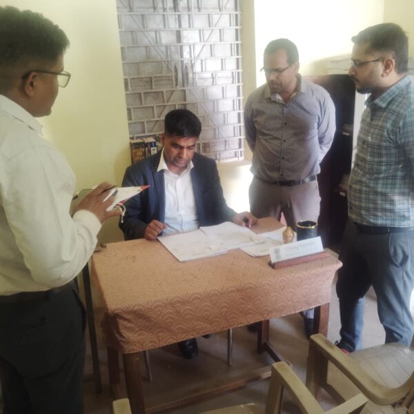 कलेक्टर ने नायब तहसीलदार कार्यालय तुमड़ीबोड़ का किया औचक निरीक्षण….