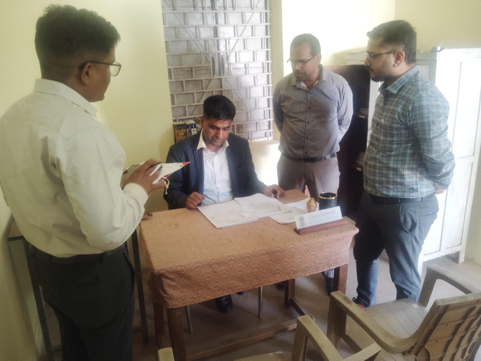 कलेक्टर ने नायब तहसीलदार कार्यालय तुमड़ीबोड़ का किया&hellip;