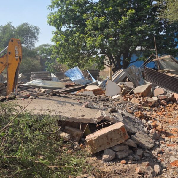 ग्राम समोदा में जिला प्रशासन द्वारा अतिक्रमण हटाने की गई कार्रवाई…