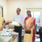 झारखंड के सूचना एवं जनसंपर्क विभाग की टीम ने छत्तीसगढ़ संवाद द्वारा प्रकाशित ‘रोजगार और नियोजन’ की ली जानकारी…